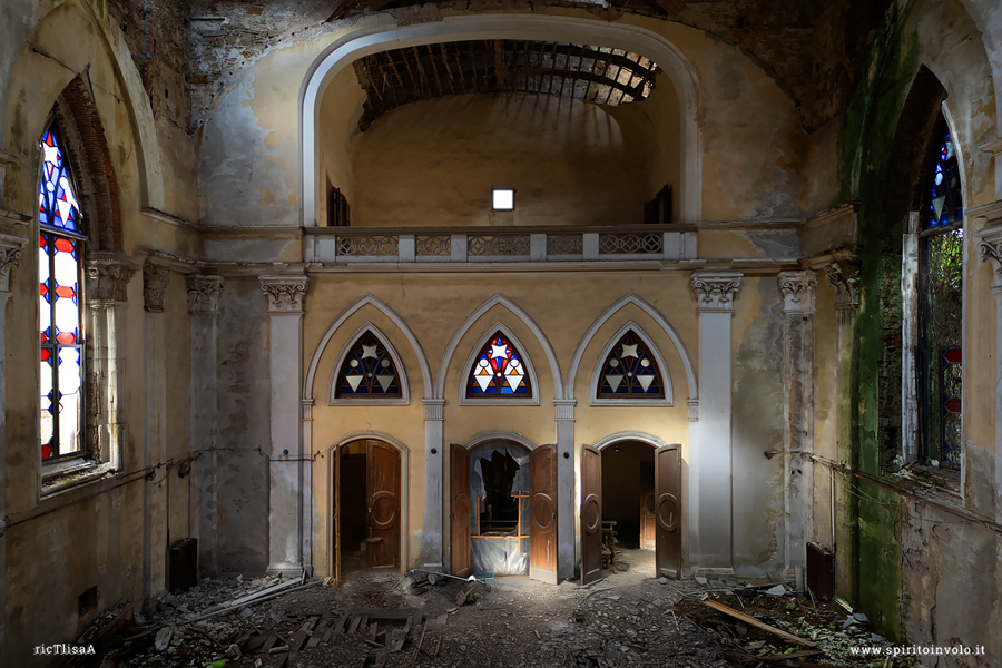 Retro visto dal drone della chiesa degli Olandesi a Livorno