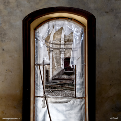 Porta della chiesa degli Olandesi a Livorno
