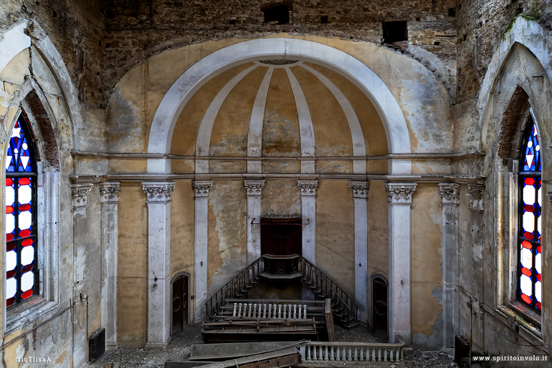 Altare visto dal drone della chiesa degli Olandesi a Livorno