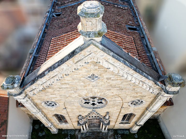 Facciata vista dal drone della chiesa degli Olandesi a Livorno