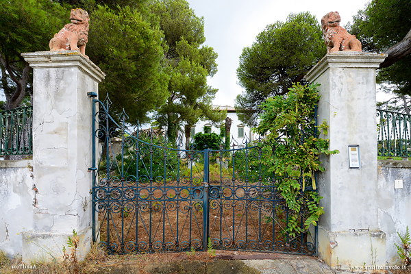 Cancello con statue di Villa Morazzana
