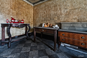 Pupazzi sulla credenza 