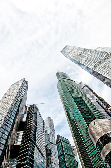 I Grattacieli di Mosca visti dal basso