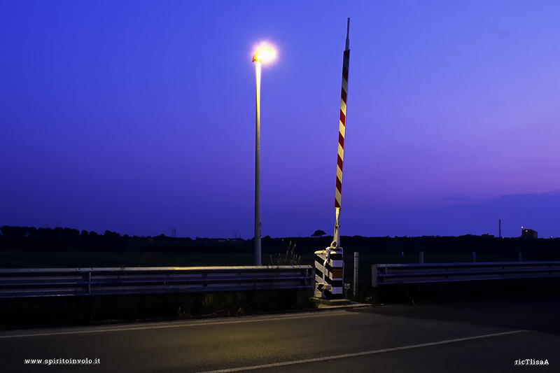 Passaggio a livello nella notte