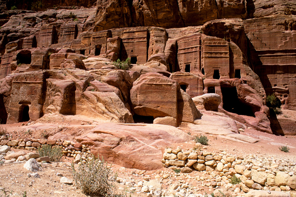 Serie di abitazioni a Petra in Giordania