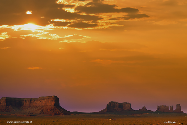 Veduta della Monument Valley al tramonto
