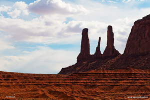 Tre sorelle nella Monument Valley