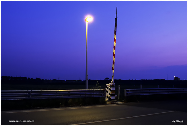 passaggio a livello di notte