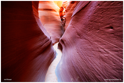 Stretto sentiero dentro Antelope Canyon