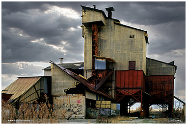 Foto di una industria abbandonata di Frantumazione pietre