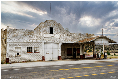 Foto di stazione di servizio abbandonata sulla Route 66 in California, USA