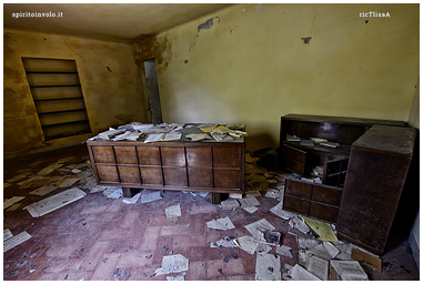 Fotografia ambulatorio della casa abbandonata del medico