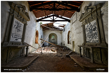 Fotografia di Chiesa crollata