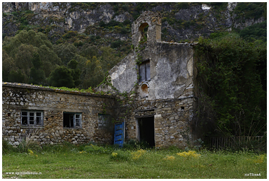 Fotografia della facciata della chiesa delle terme di Sclafani bagni in Sicilia