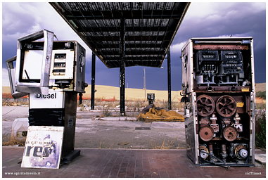 Fotografia di Distributore di benzina abbandonato in Toscana
