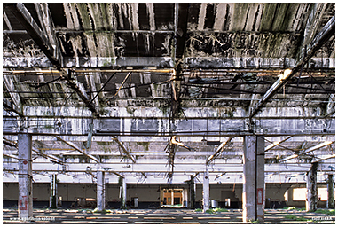 Fotografia di capannone CMASA fabbrica di aeroplani abbandonata