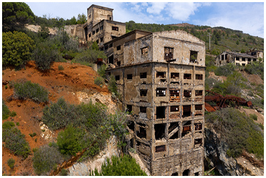 Fotografia con drone delle miniere Isola d'Elba