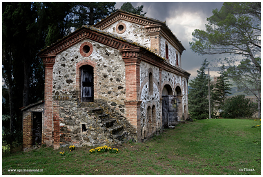 Foto della chiesa di Buriano in Toscana