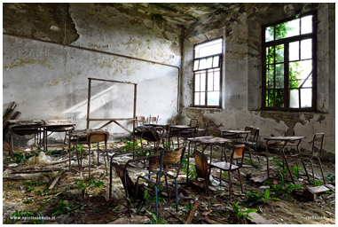 Fotografia di scuola abbandonata