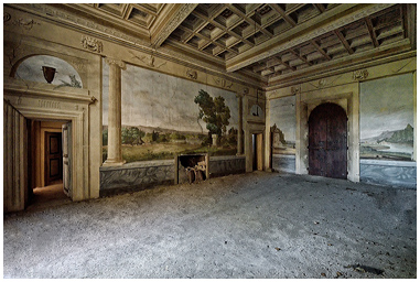 Salone affrescato della villa La Bastia