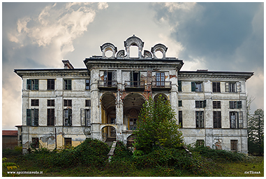 Fotografia della facciata della villa della Conchiglia