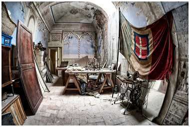 Bandiera italiana con stemma sabaudo