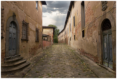 Fotografia con drone di una strada a Villa Saletta