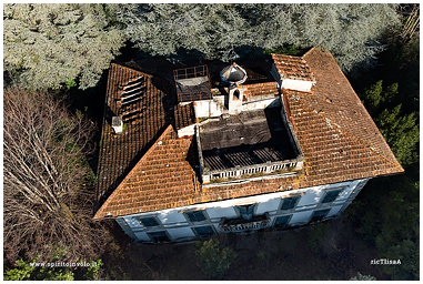 Fotografia con drone della Villa senza nome in Toscana