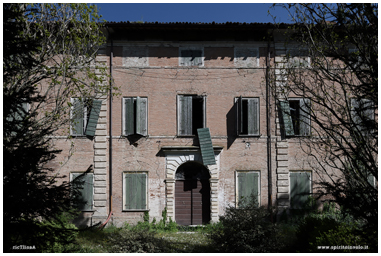 Facciata di villa Vecchi in Emilia Romagna