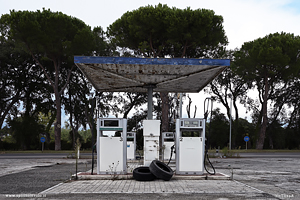Distributore di benzina abbandonato in Toscana