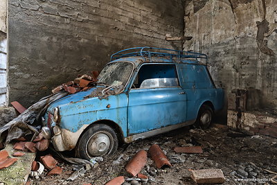 Autobianchi Bianchina furgoncino tetto basso ricoperta di mattoni