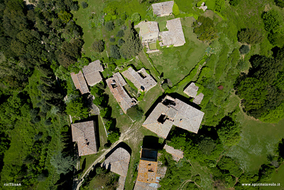 Il borgo della capra visto dal drone