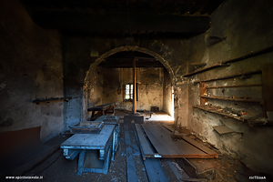 Cantina in una casa del borgo sul poggio