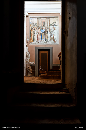 Affreschi nella chiesa del borgo sul poggio