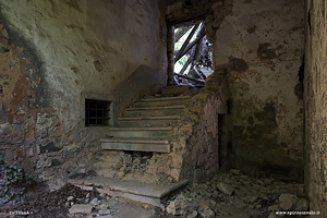 Foto di stanza con scala a Bugnano