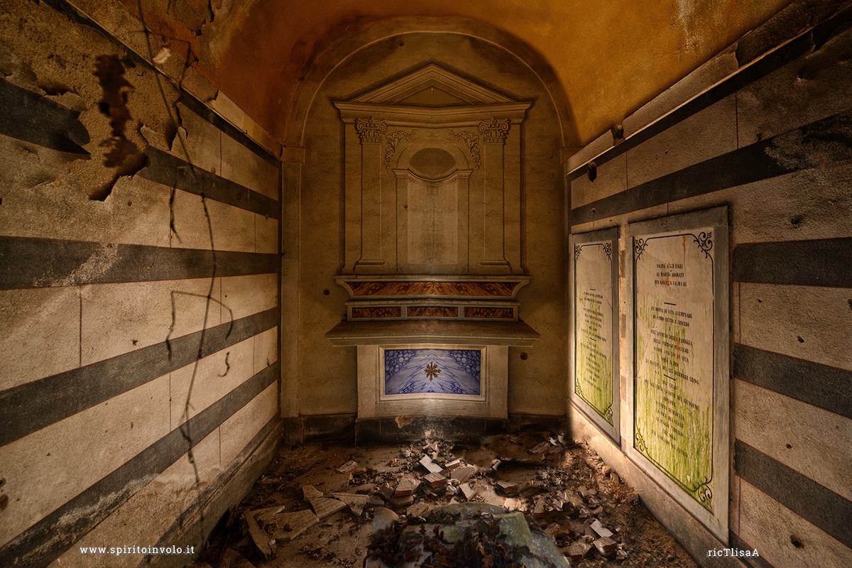 Foto di Cappella con tombe ed epitaffi