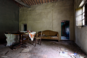 Sala da pranzo nella casa del camino rosa