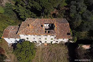 Foto urbex della casa dei ritratti