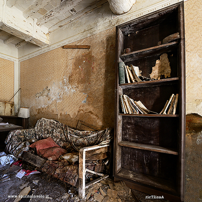 Foto urbex della casa dei ritratti