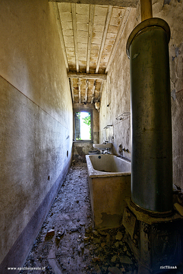 Foto urbex della casa dei ritratti