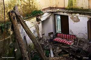 Foto urbex della casa dei ritratti