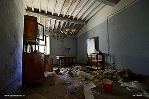 Foto urbex della casa dei ritratti