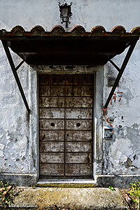 Foto della facciata della casa sulla strada