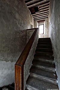 Foto della facciata della casa sulla strada