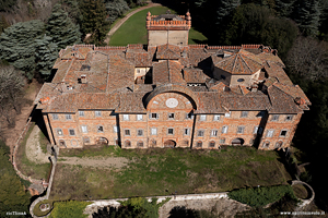 Il castello di Sammezzano visto dal drone