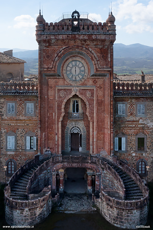 Il castello di Sammezzano visto dal drone