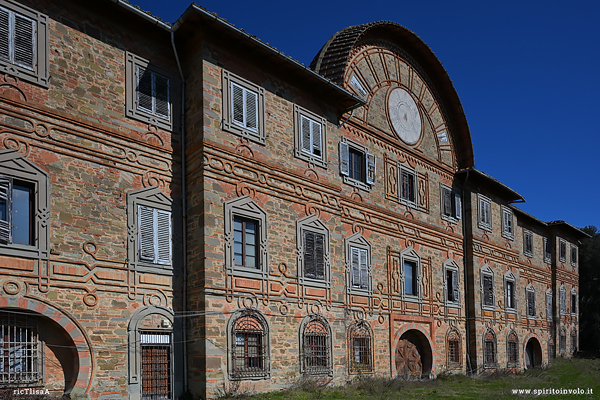 Il castello di Sammezzano visto dal drone