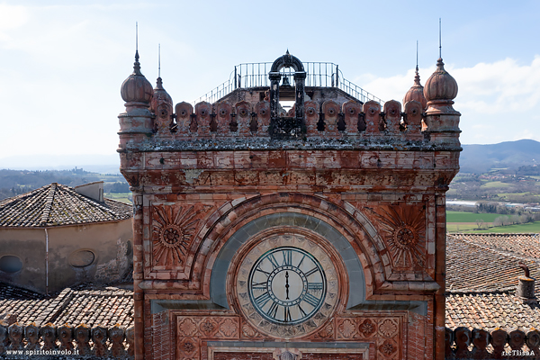 Il castello di Sammezzano visto dal drone