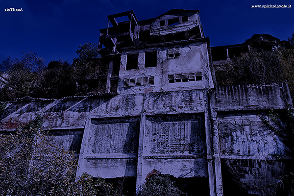 Foto Del cementificio di Torano e buco della Luna