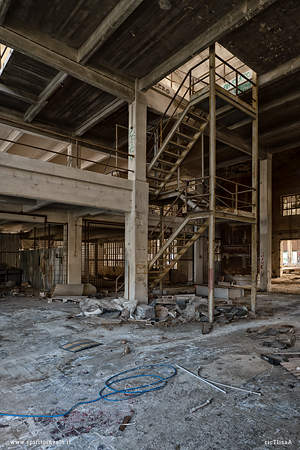 Scala in ferro della fabbrica di ceramica Vaccari